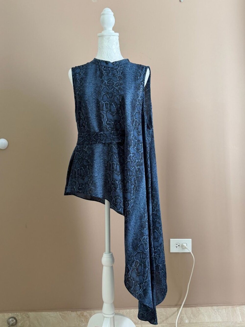 BCBGMAXAZRIA blouse Size L